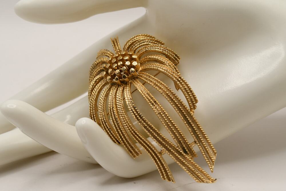 Vintage Lisner Gold Tone Sunflower Spray Brooch Textured 3 Inch Signed